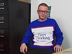 Questo ragazzo etero carino riesce a gestire un cazzo nero massiccio?