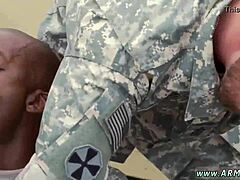 18+ kluk chycený v straight gay akci při výbuchu v obchodě