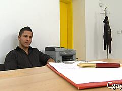 Vrući gejevi u vrelom gej porno jebanju