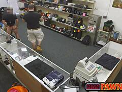 Amatérský slimák POV sání čuráku se změní v divoké prdelní šukání