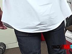 Интеррасовый гей хардкор трах в офисе с девственной дырой