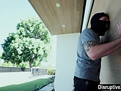 איבדתי את הבתולים לגיי מבוגר יותר כנער צעיר 18+