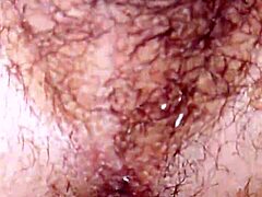 Mira cómo mi polla gruesa entra y sale hasta que se corre