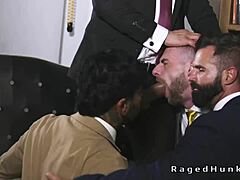 kuka on valmis pukupukuiseen nelikkoon homo-anaalia kiinteistövälitystoimistossa? pommitetaan kovaa!