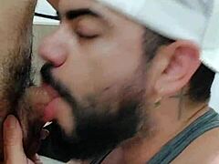 Turis Penasaran Jelajahi Mr. Bumbum Brazil dalam Aksi Penuh