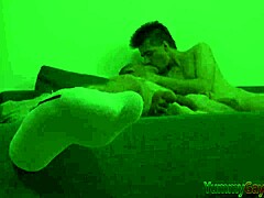 गे हंक वाइल्ड किंकी फुटजॉब सेशन दे रहा है