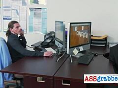 Bu sapkın yöneticiyi kalın dildo ile sikişmeyi özlüyorum