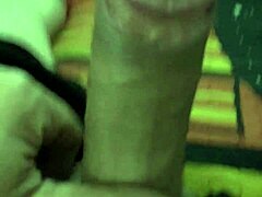 Pau Duro Grande no Banheiro Pra Você Chupar Agora