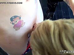 Kipróbáltad már az édes iskolás meleg fiúk baszását a medencénél?