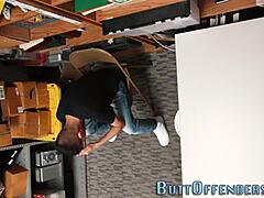 Gej mladić puši i jaše kurac policajca u hardkor jebanju