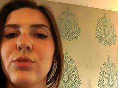 Agness Miller får ansiktet knullet hardt i europeisk POV-aksjon