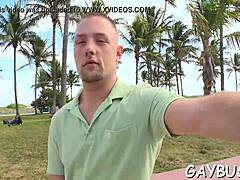 Adoro ver cenas de ursos gays no pornô