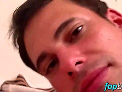 luka ne more dovolj angelovega okusnega kurca