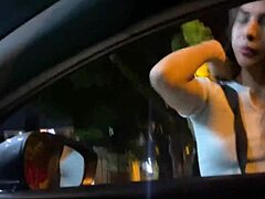 Незнакомец подошел к машине и предложил минет за деньги. Я согласился и проглотил все в авто