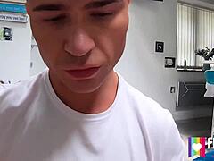 yo, si že poskusil masažo stopal s Kendrickom in Jamesom?