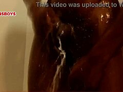 Эй, прямой черный парень принимает душ у гей-друга, что будет дальше?