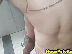 饥渴朋友们投入巨大汽车旅馆群交。看看 Red 上的狂野第一部分！