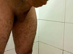 Yo, guck zu wie ich meinen Riesen-Schwanz wild wichse