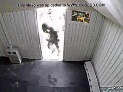 Hell Yeah, Seks Kostum Beruang di Glory Hole Pertama Kali!