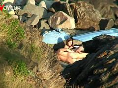 וויאור בחוף תופס מבוגרים 18+ בפעולה מהירה מבודדת