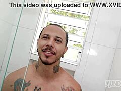 Îmi place să fut tare în baie