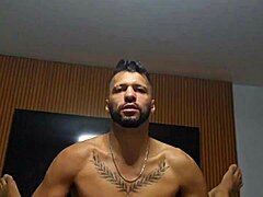 一边闻用过的内裤一边给屁股