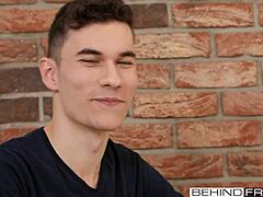 Aww, schattige twinks worden knus samen! 😍