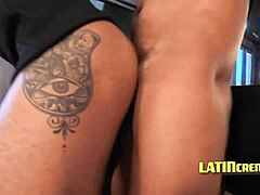 Şirin Latino twink Alam Herrera ve Vic Gioz metroda azıyor