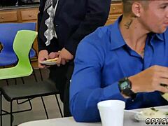 Azijski mladeniči 18+ trdo jebejo v skupinski akciji