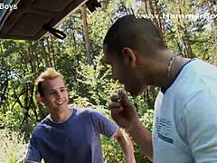 Zadní scéna bareback tvrdé jebání v letní aféře