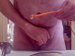 Stuffguy在这里，超级饥渴，用导尿管尿液和内部抚摸，2025年5月22日。