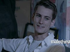 Hej, vill du se Christian twink bli genomborrad av enorm kuk?