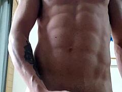 Man, kijk dat dikke zaadspuitje van dunne lul!