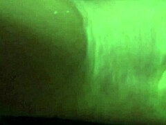 Amatérsky twink uctieva chodidlá v intenzívnej fetiš hre