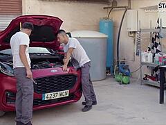 Meg vagyok döbbenve! Staxus szerelők keményen basznak a garázs zárása után