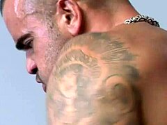 ब्रिटिश मस्कुलर टैटूड जॉक्स एनल सेक्स में हार्ड स्लैम करते हैं