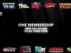 Twinks føler heden i udendørs forspil med sutning og bareback.