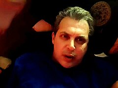 Uniknutá sexuálna páska mužskej celebrity Cory Bernstein aka Cory the model masturbujúci s gay nevlastným synom v sólovom gay gostoso sexuálnom páse