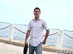 Houkutin tämän kuusihunkin imemaan monsterkurkkuni villiin suihinottoon ja kasvoille