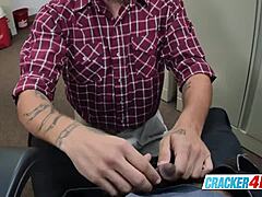 Hé, prêt à sucer ces grosses bites noires ?