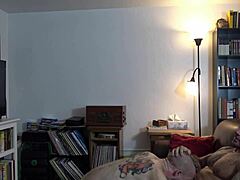 glej, kako moški Jason dominira nad twinkom z analom in tetovažami?