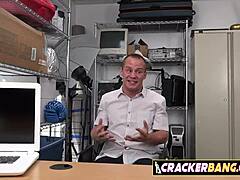 Obří chuj velký jako jeho queer obličej v skryté kameře casting