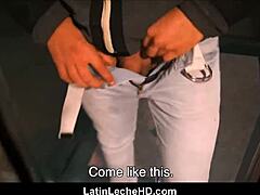 Nuori hetero latinalainen jock saa rahaa homo pov imusta ja analista