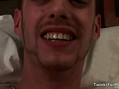 Vrući twinkovi puše i jebu tvrde kurčeve. Gej momci lome dupeta u hardcore akciji