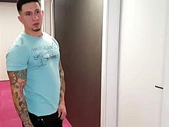 Freddy Salvador i Diego Sphynx jebu se bez kondoma grubo sa dubokim grlom intenzivno