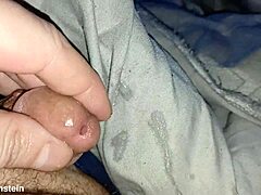 Pravi drugar napali slavnog Coryja ogromnim gej svršavanjem na ćebetu!