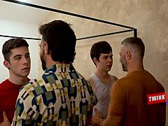 Schimb fii vitregi devine bătaie sălbatică cu futut și palmuituri fun!